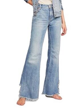 FP| We The Free vintage Flare Wide Leg Jeans Boho Mid Rise Fray Hem Size 28